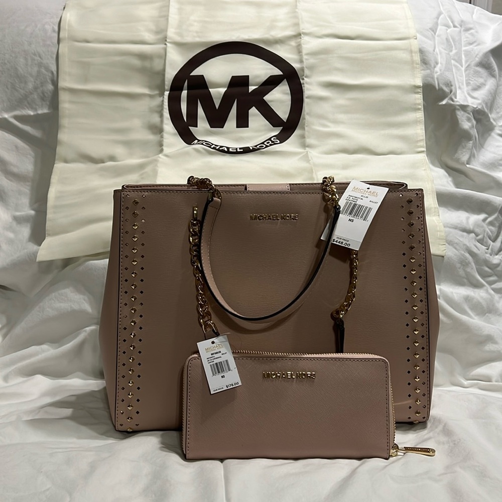 MK tote with matching wallet. 10”x13”. (Tote) 4”x8”(wallet).